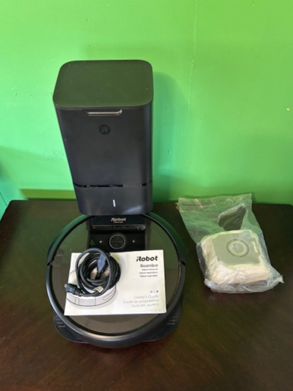 Roomba i7 iRobot + Vacuum. Automatic Dirt Disposal.